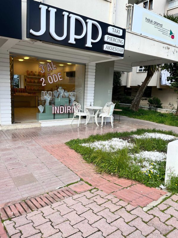 Yeşilbahçe Mağazamız